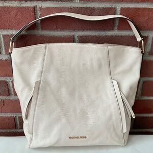 NWT Michael Kors Evie Light Cream Leather Hobo Shoulder Bag NEW
